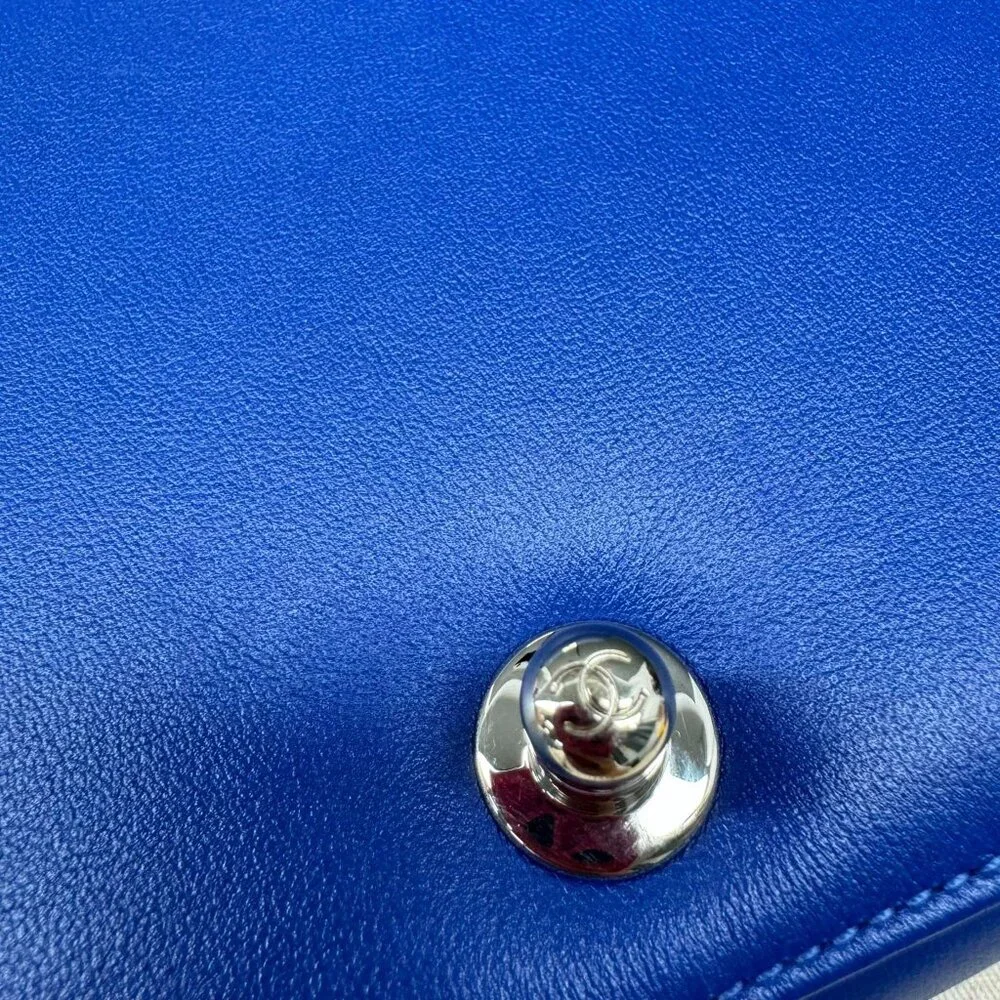 100% Authentic Chanel Boy Medium Caviar Shoulder Bag - Picture 9 of 14